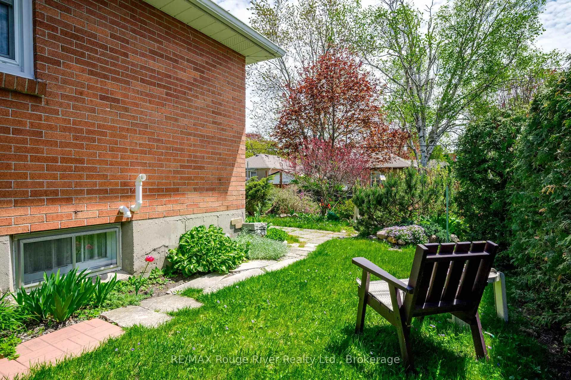 Photo 4 of 525 Barbara Street, Cobourg — HOMEH