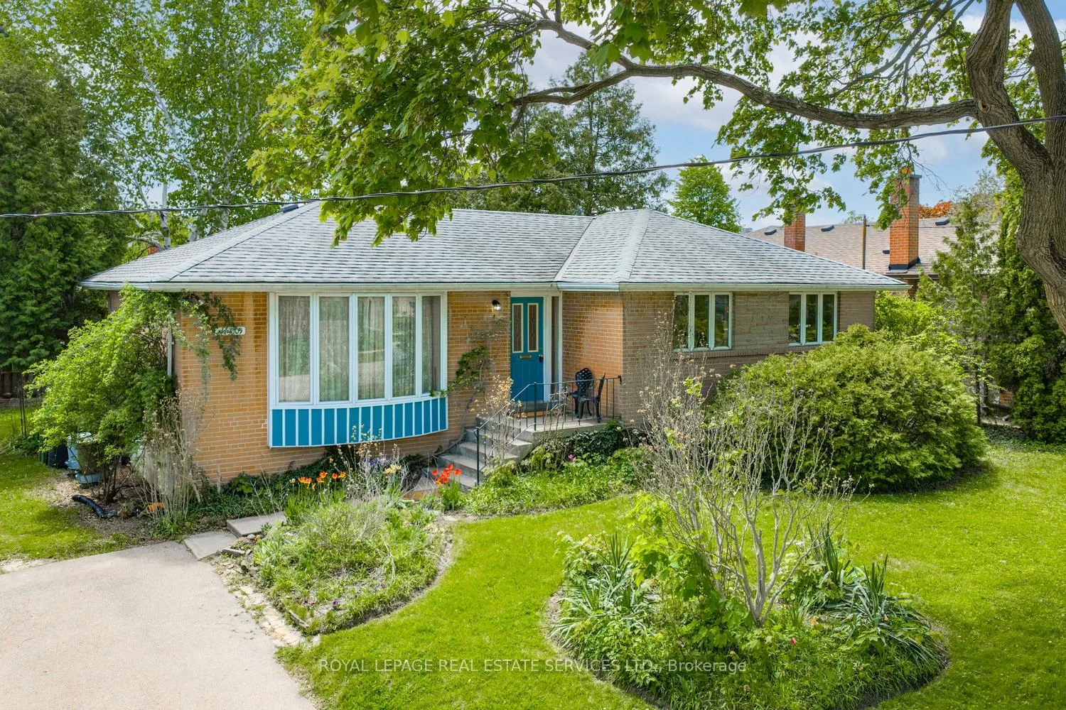 Photo 2 of 109 Chapman Road, Etobicoke, Humber Heights — HOMEH