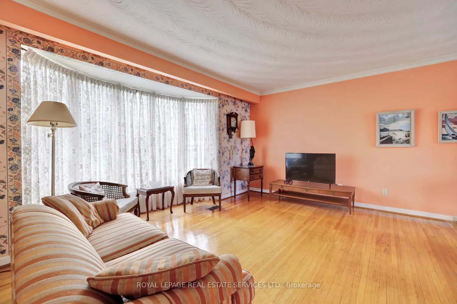Photo 8 of 109 Chapman Road, Etobicoke, Humber Heights — HOMEH