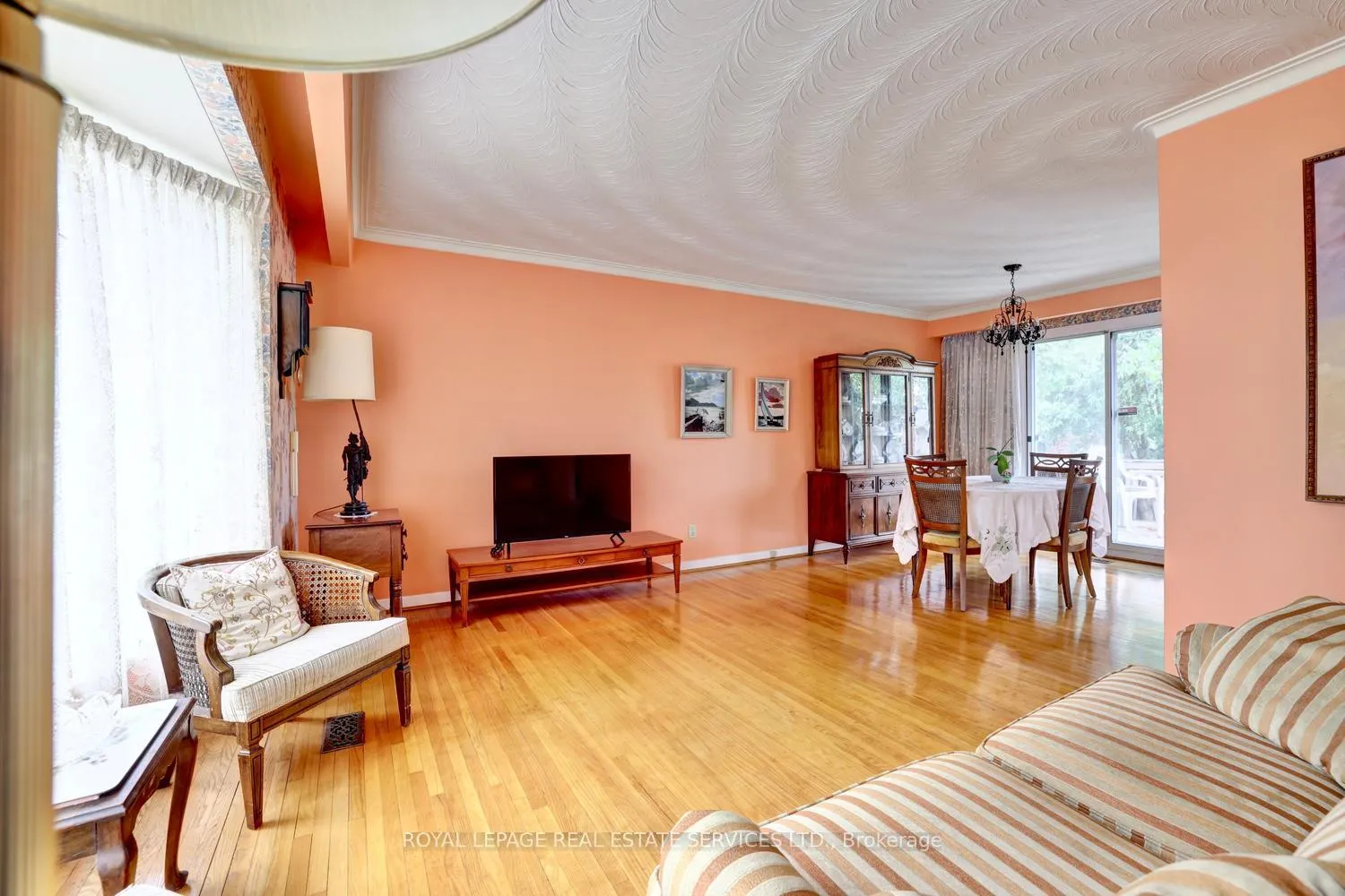 Photo 10 of 109 Chapman Road, Etobicoke, Humber Heights — HOMEH