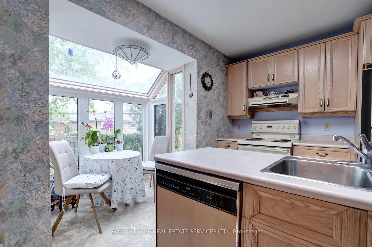 Photo 15 of 109 Chapman Road, Etobicoke, Humber Heights — HOMEH