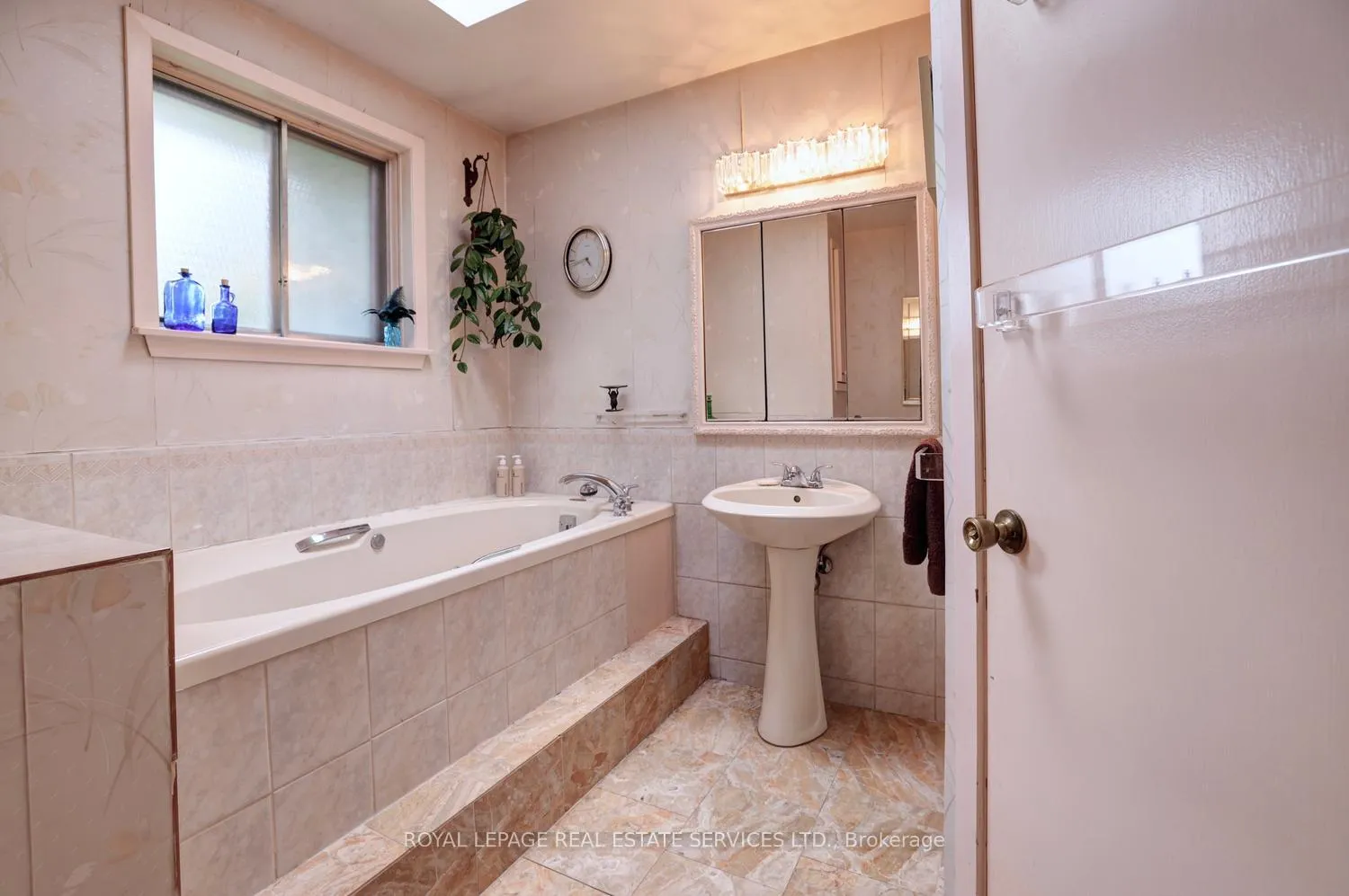 Photo 22 of 109 Chapman Road, Etobicoke, Humber Heights — HOMEH