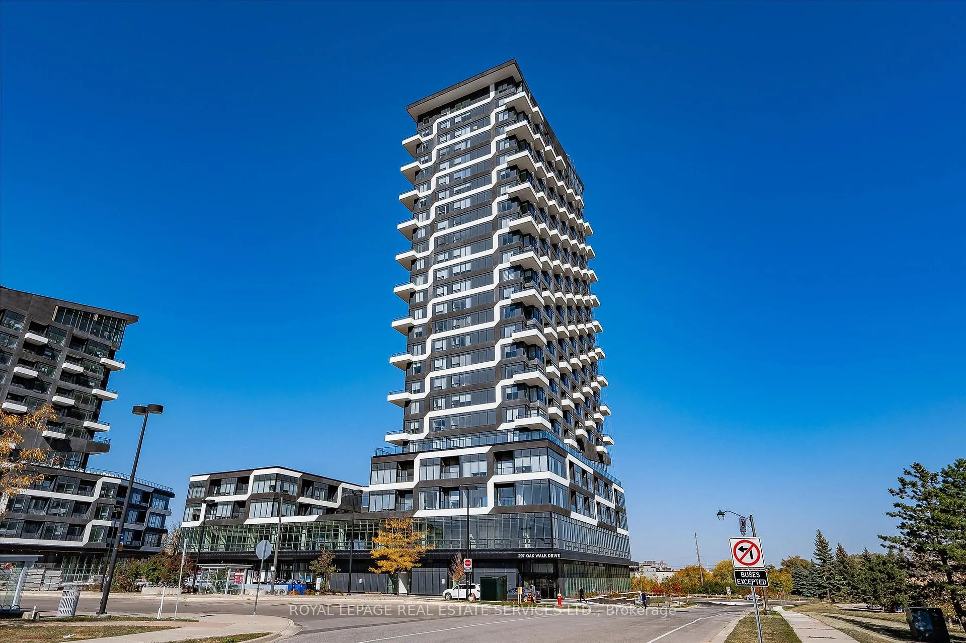 Front of Unit 2506, 297 Oakville Drive