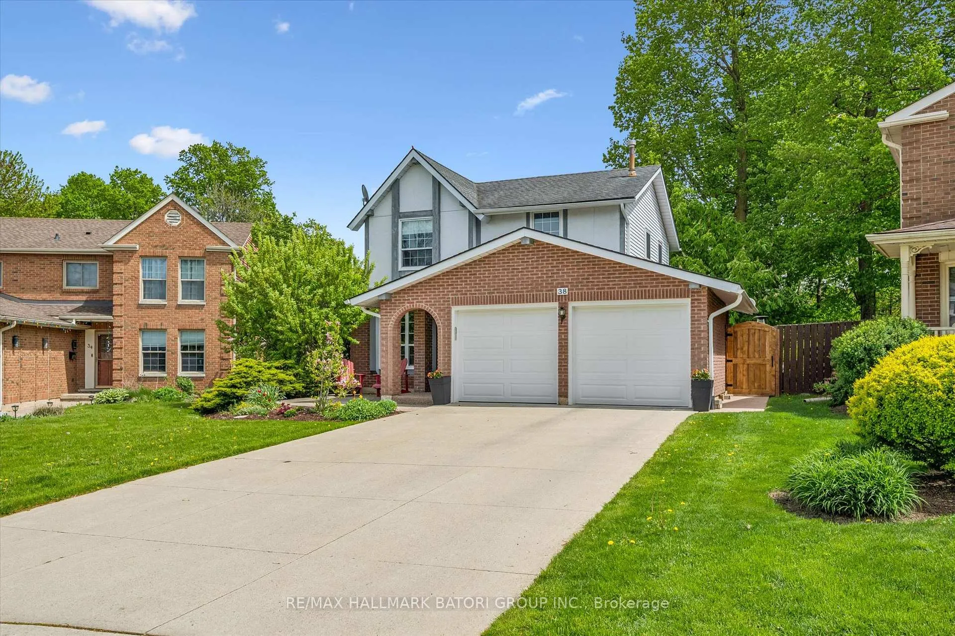 Photo 2 of 38 Deerwood Crescent, Kitchener — HOMEH