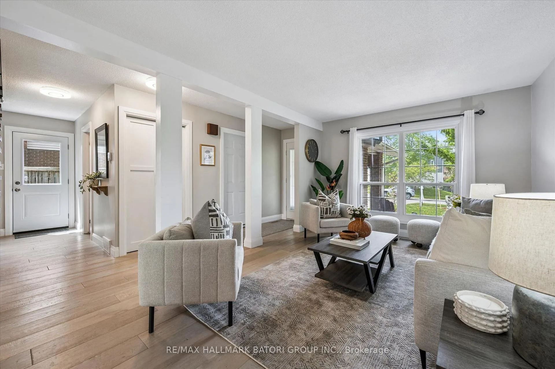Photo 5 of 38 Deerwood Crescent, Kitchener — HOMEH
