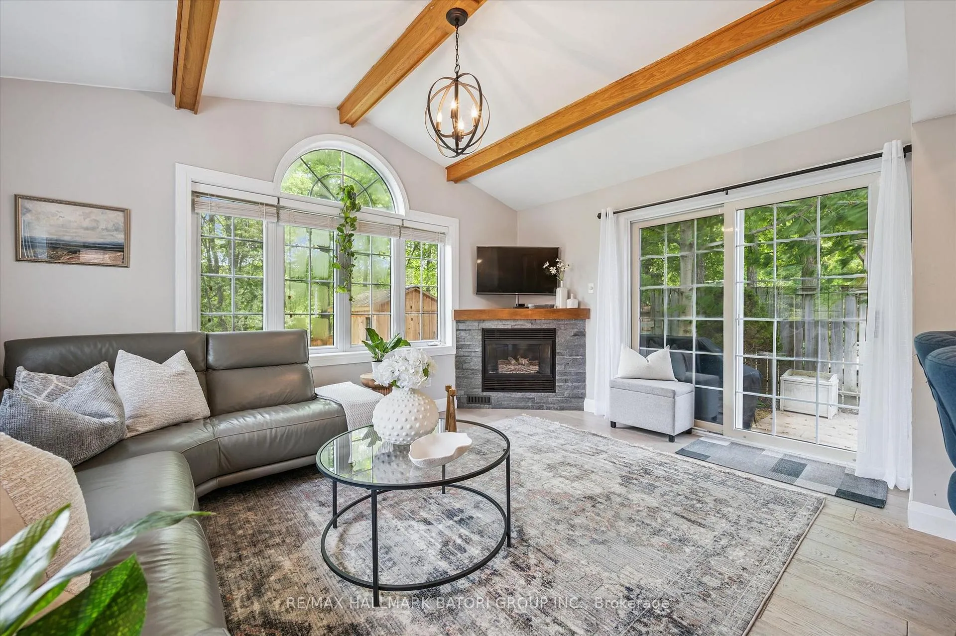 Photo 9 of 38 Deerwood Crescent, Kitchener — HOMEH