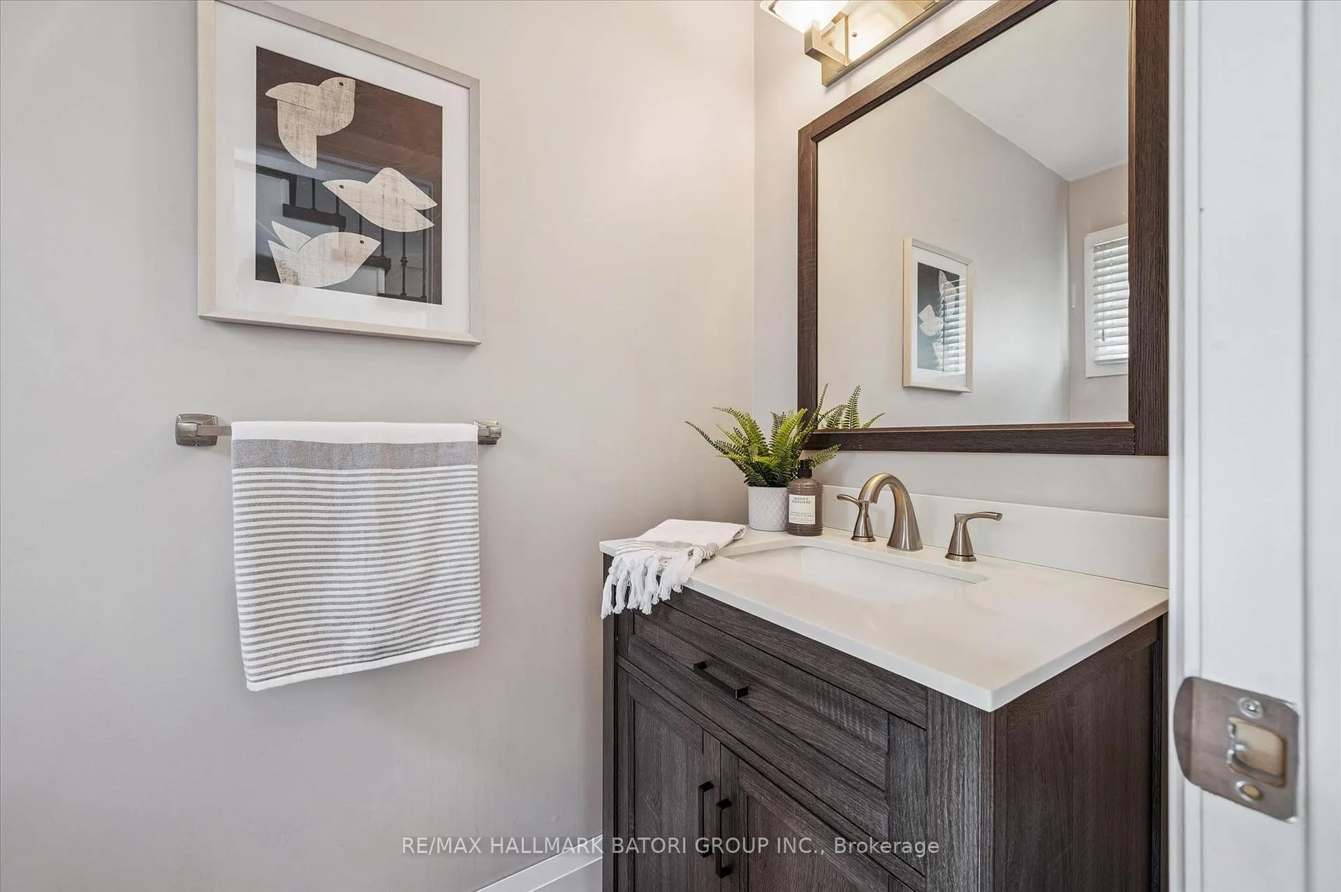 Photo 14 of 38 Deerwood Crescent, Kitchener — HOMEH