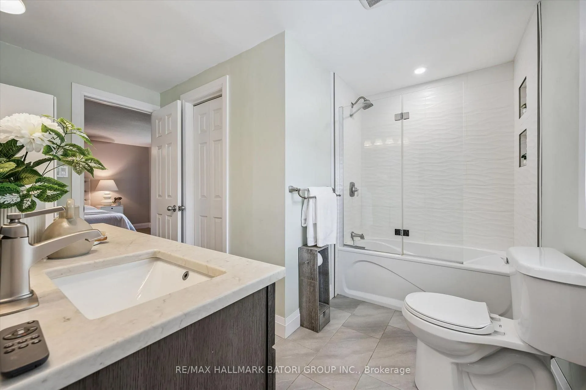 Photo 22 of 38 Deerwood Crescent, Kitchener — HOMEH