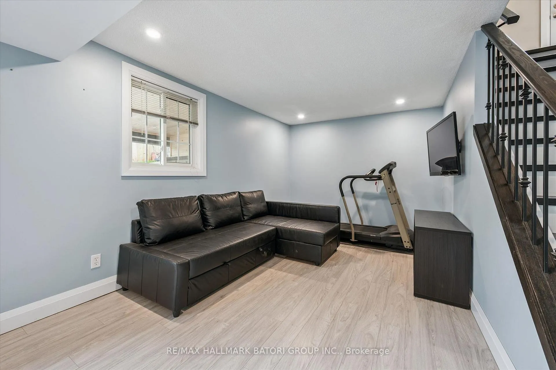 Photo 23 of 38 Deerwood Crescent, Kitchener — HOMEH