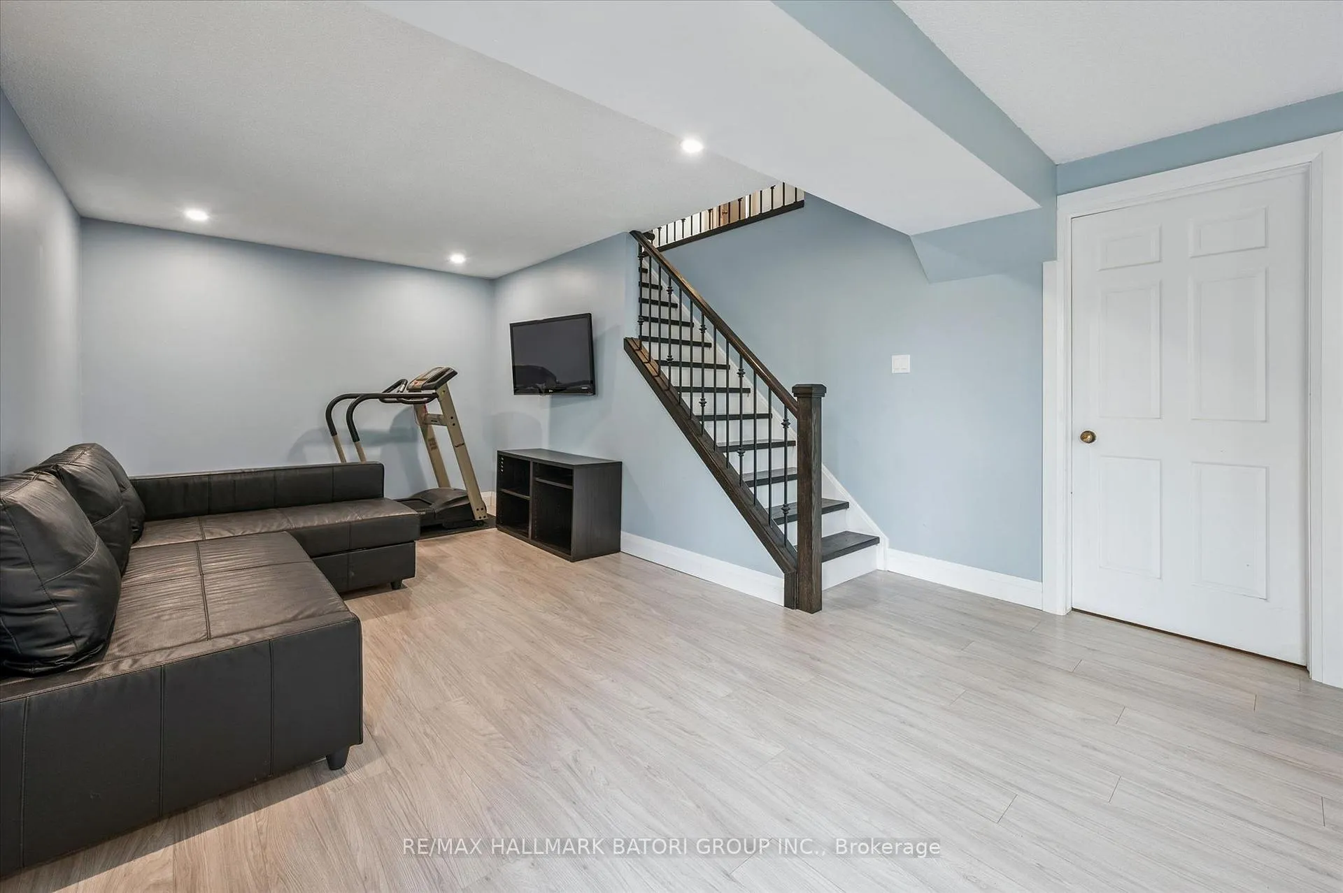 Photo 24 of 38 Deerwood Crescent, Kitchener — HOMEH