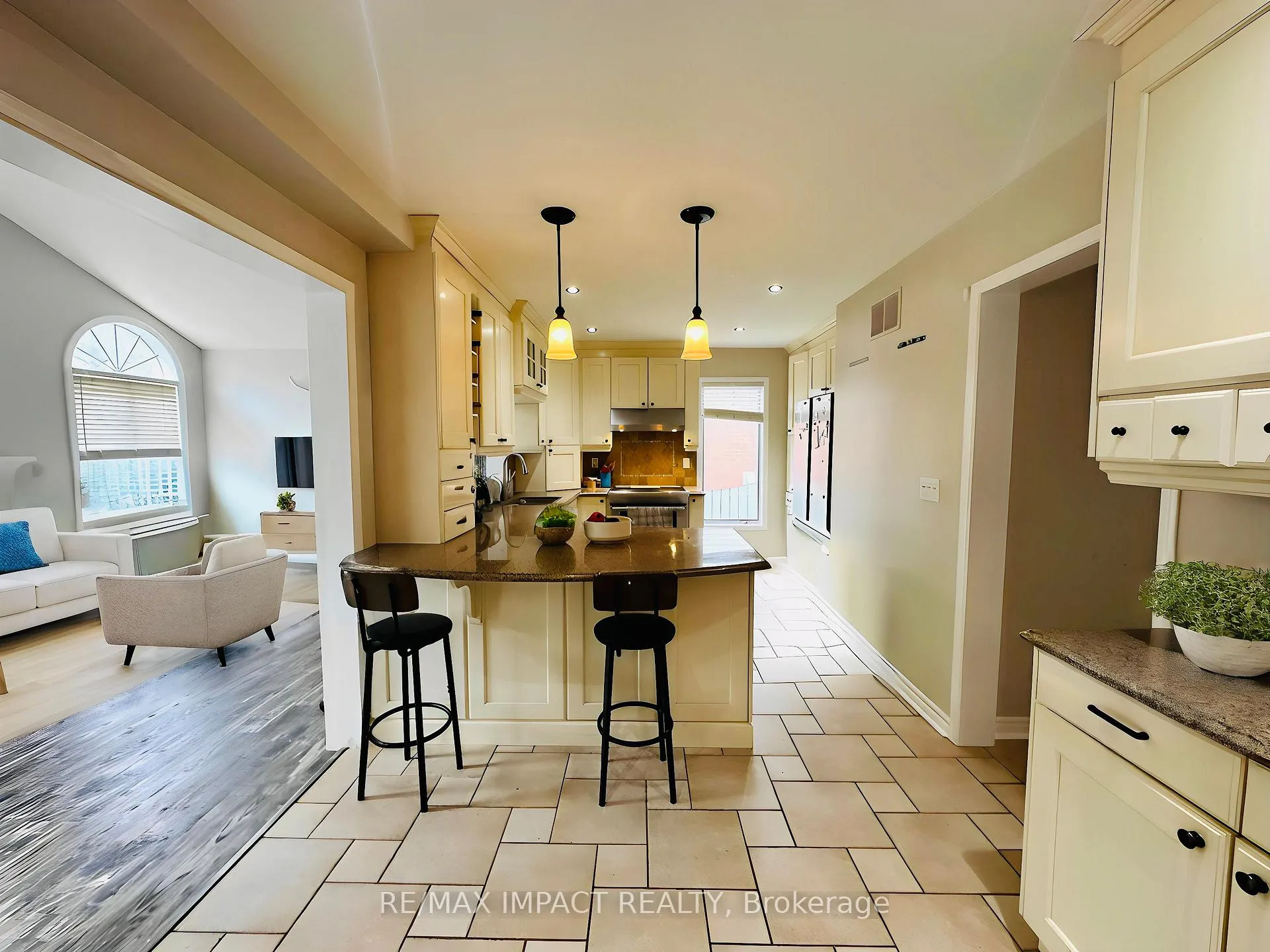 Photo 7 of 470 Safari Drive, Oshawa, Eastdale — HOMEH