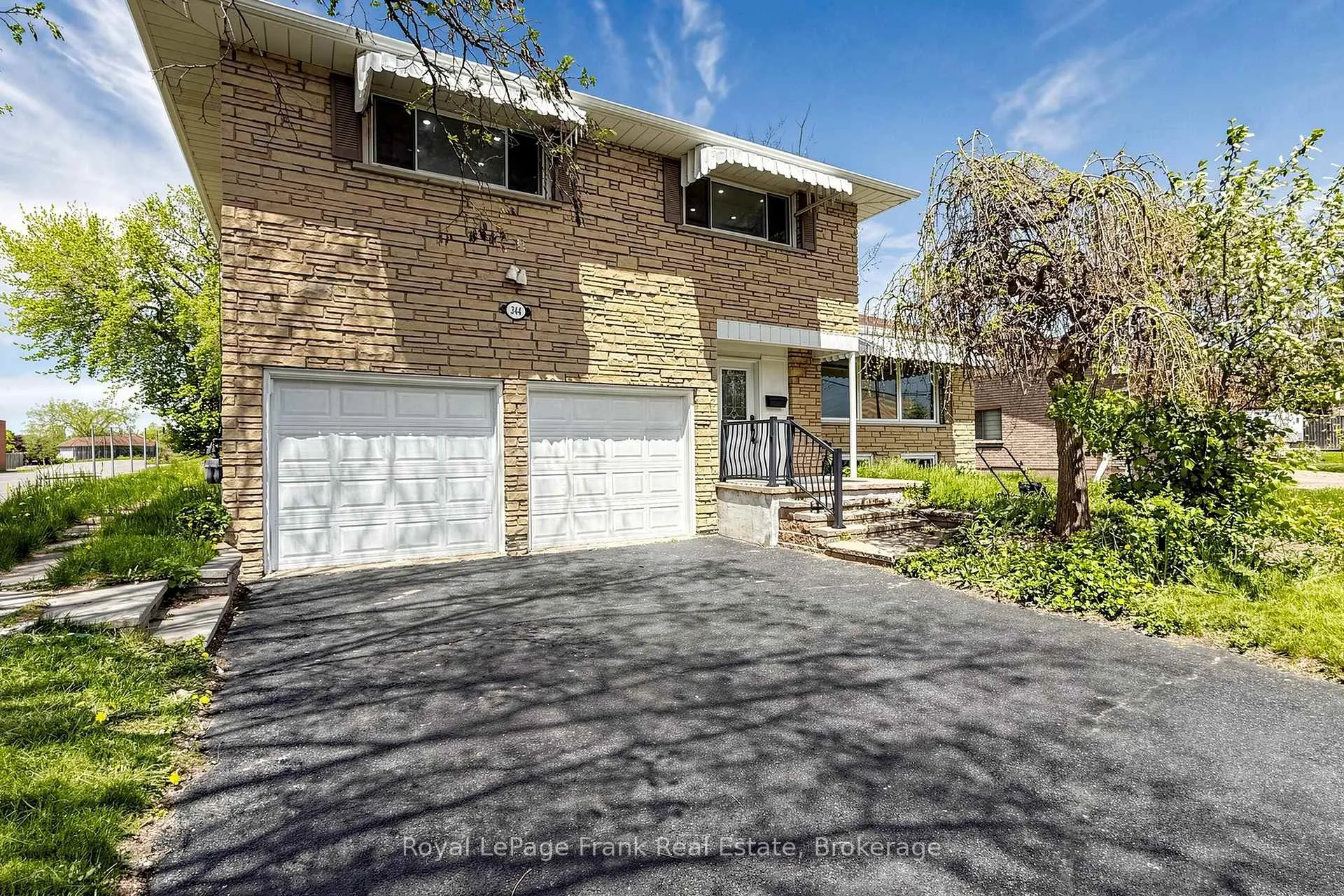 Front of 344 Rossland Road E