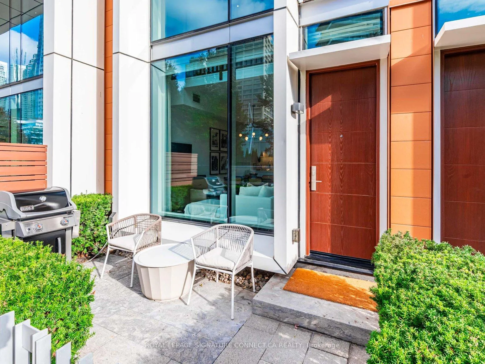 Photo 4 of Unit TH132, 39 Queens Quay E, Toronto, Waterfront Communities — HOMEH