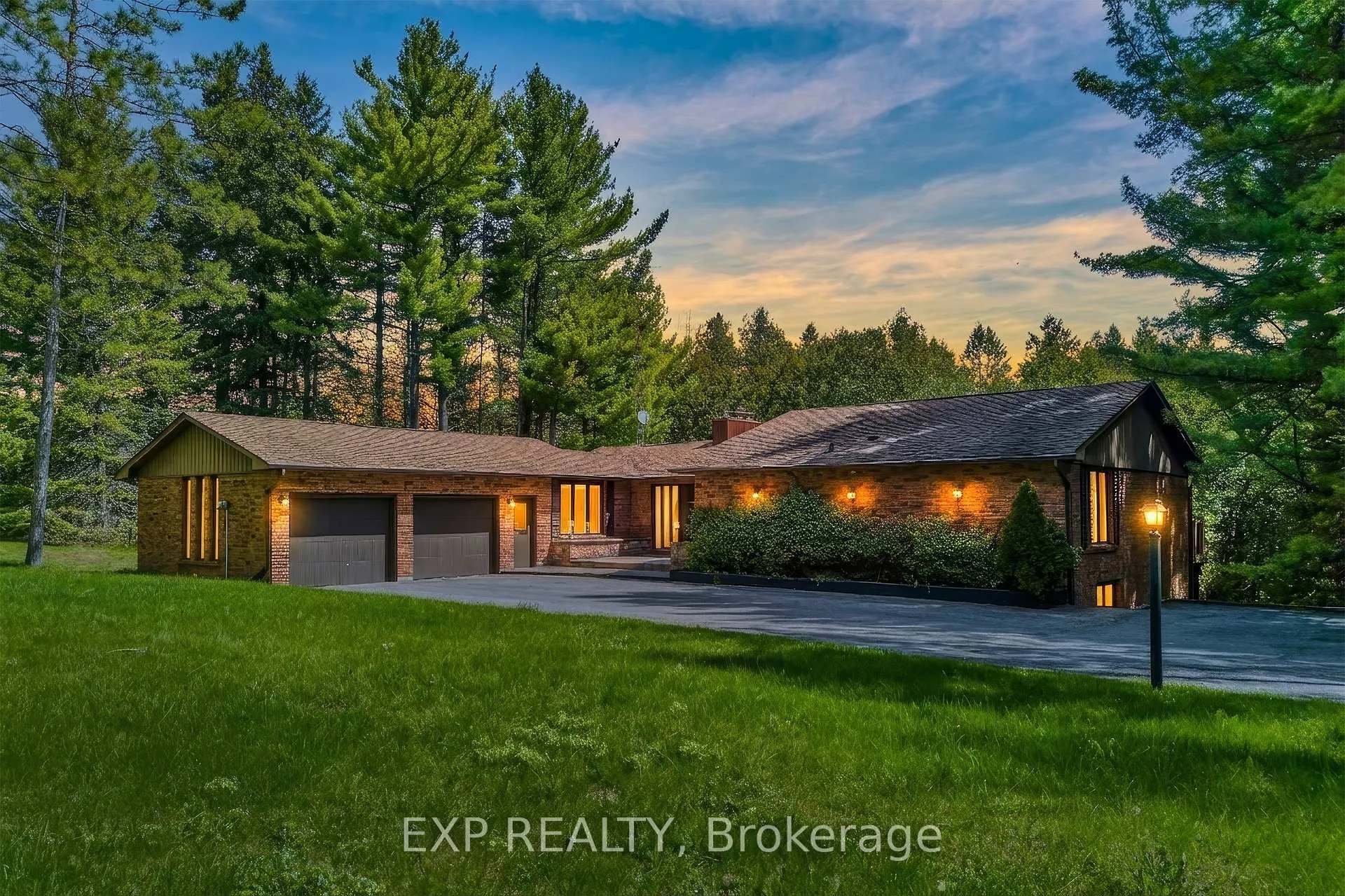 Photo 1 of 7985 Cedarbrook Trail, Whitby, Brooklin — HOMEH