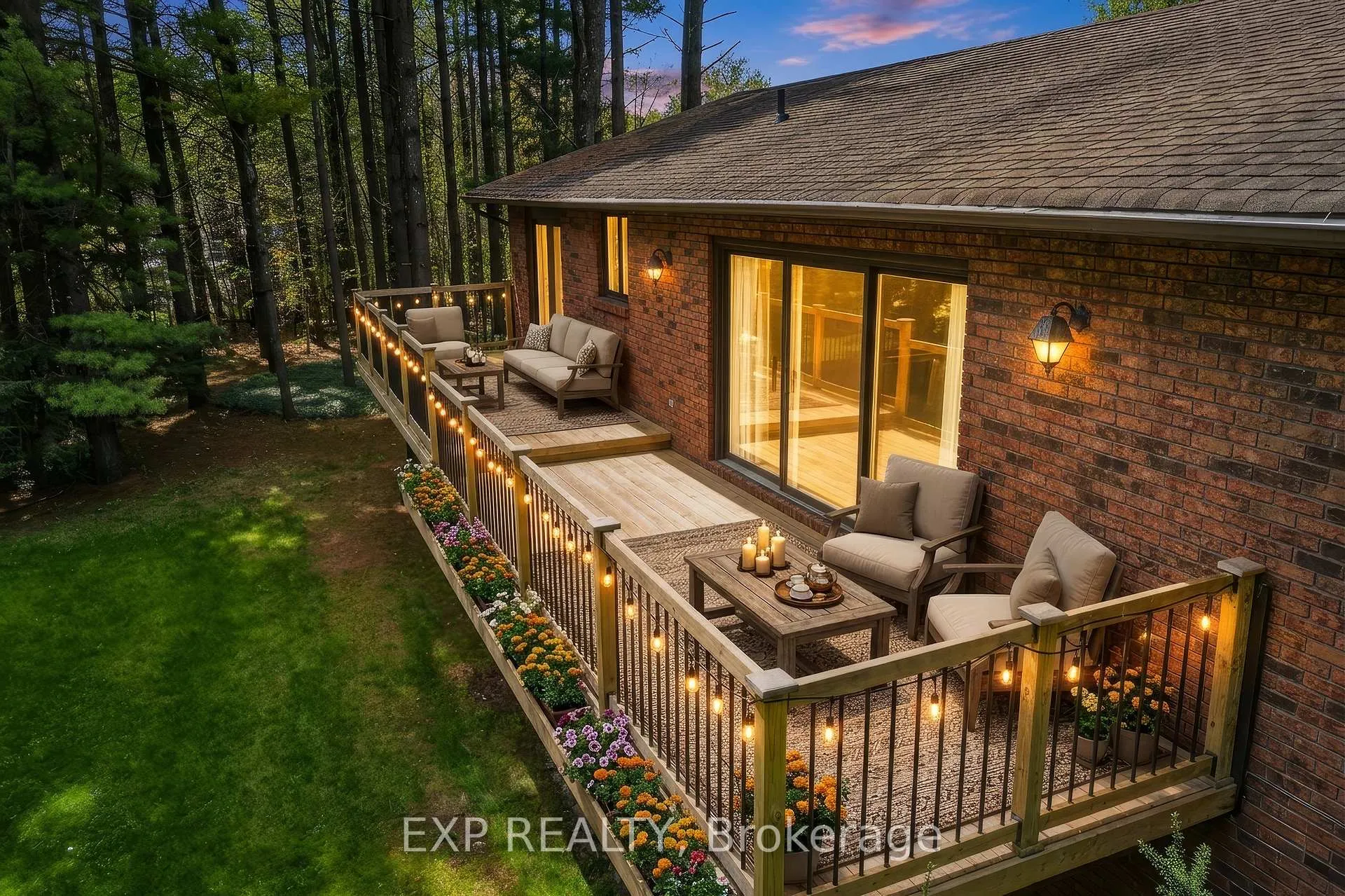 Photo 2 of 7985 Cedarbrook Trail, Whitby, Brooklin — HOMEH