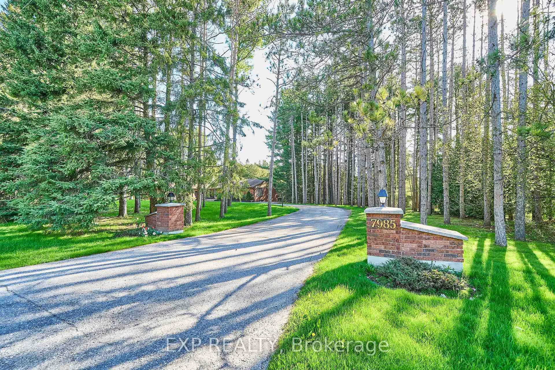 Photo 3 of 7985 Cedarbrook Trail, Whitby, Brooklin — HOMEH
