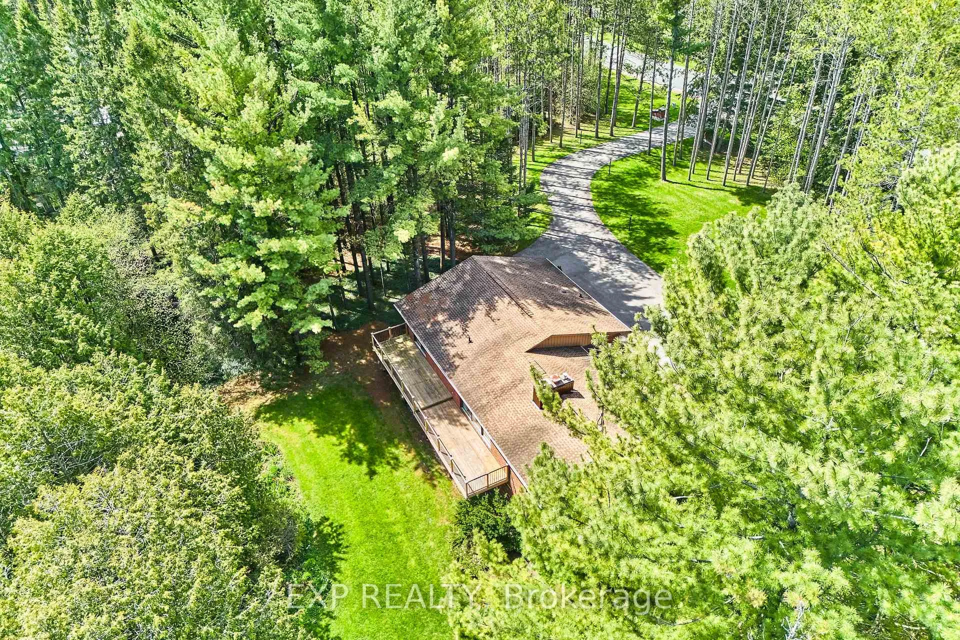 Photo 6 of 7985 Cedarbrook Trail, Whitby, Brooklin — HOMEH