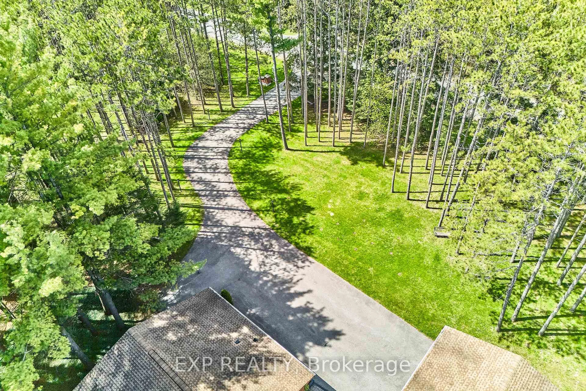 Photo 7 of 7985 Cedarbrook Trail, Whitby, Brooklin — HOMEH