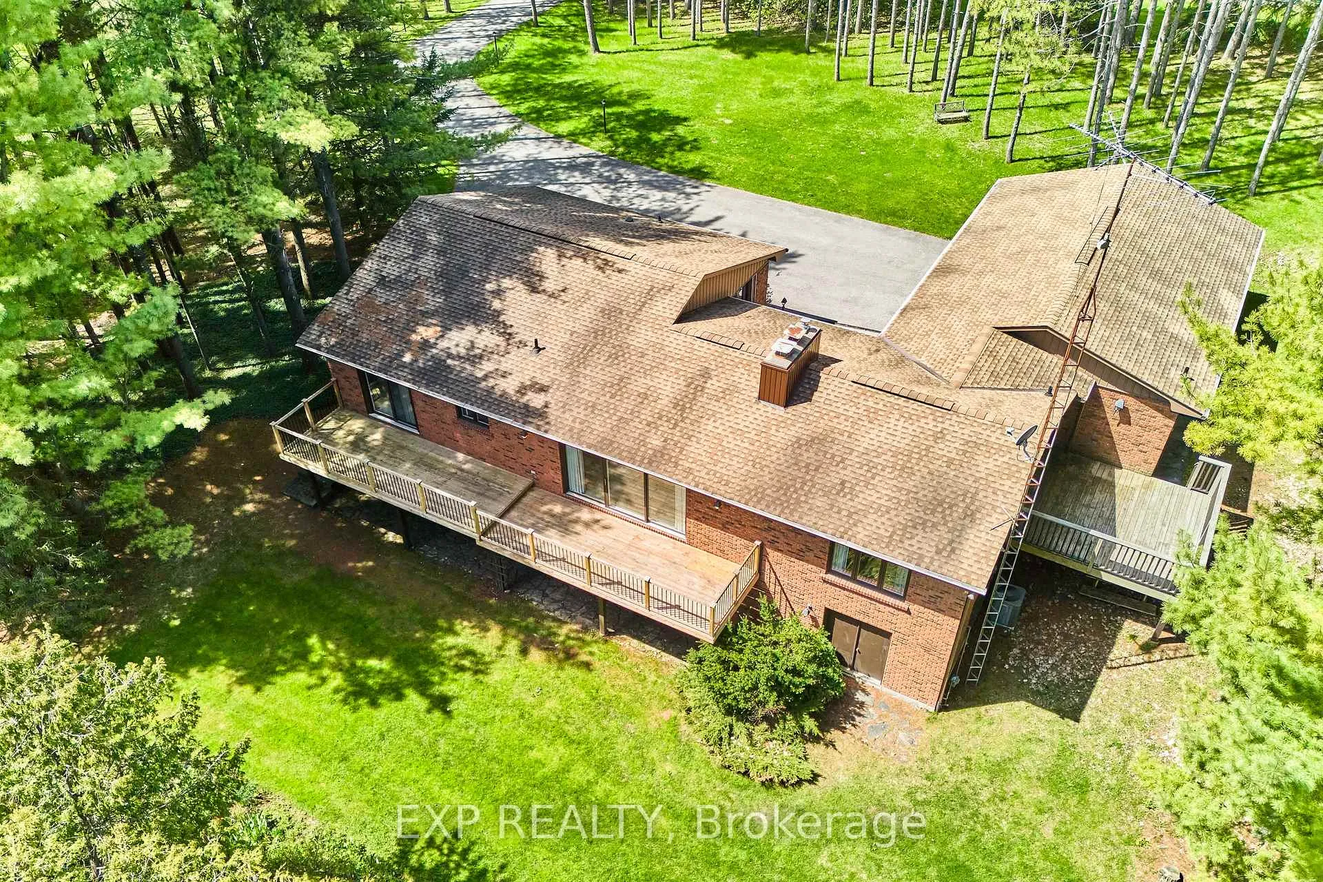 Photo 8 of 7985 Cedarbrook Trail, Whitby, Brooklin — HOMEH