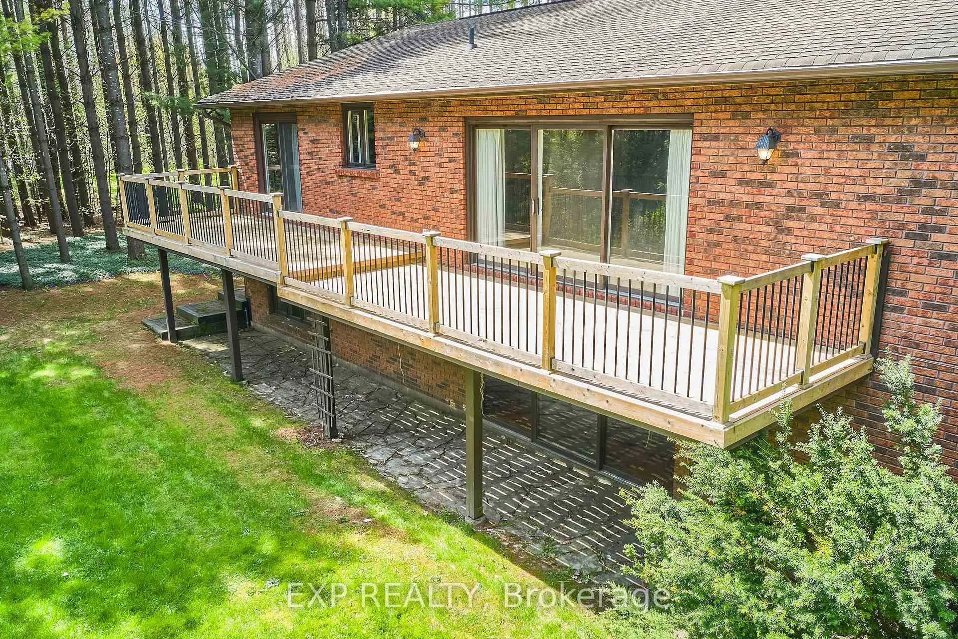 Photo 9 of 7985 Cedarbrook Trail, Whitby, Brooklin — HOMEH