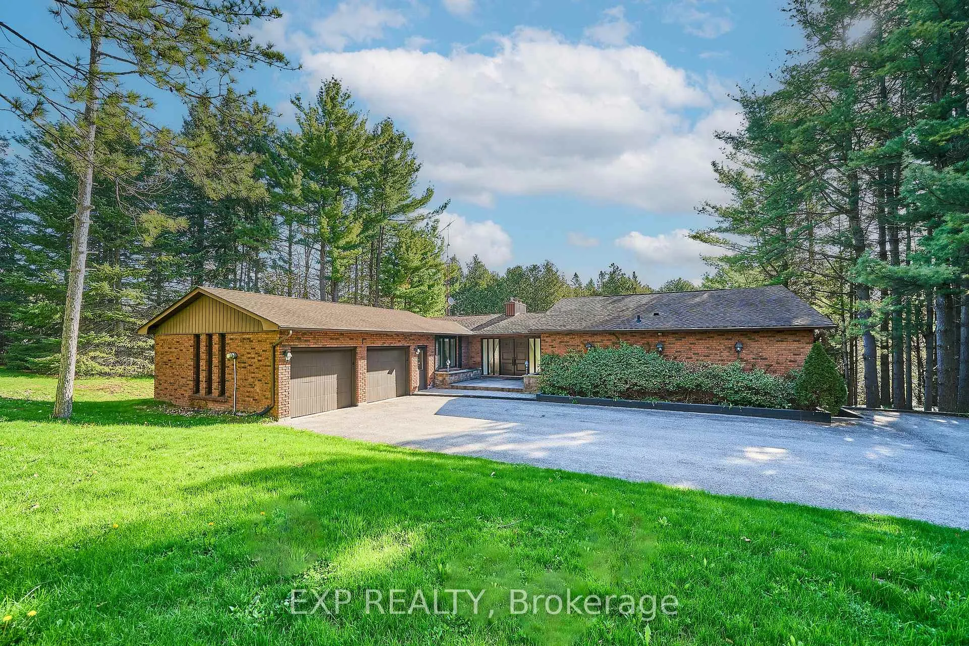 Photo 10 of 7985 Cedarbrook Trail, Whitby, Brooklin — HOMEH