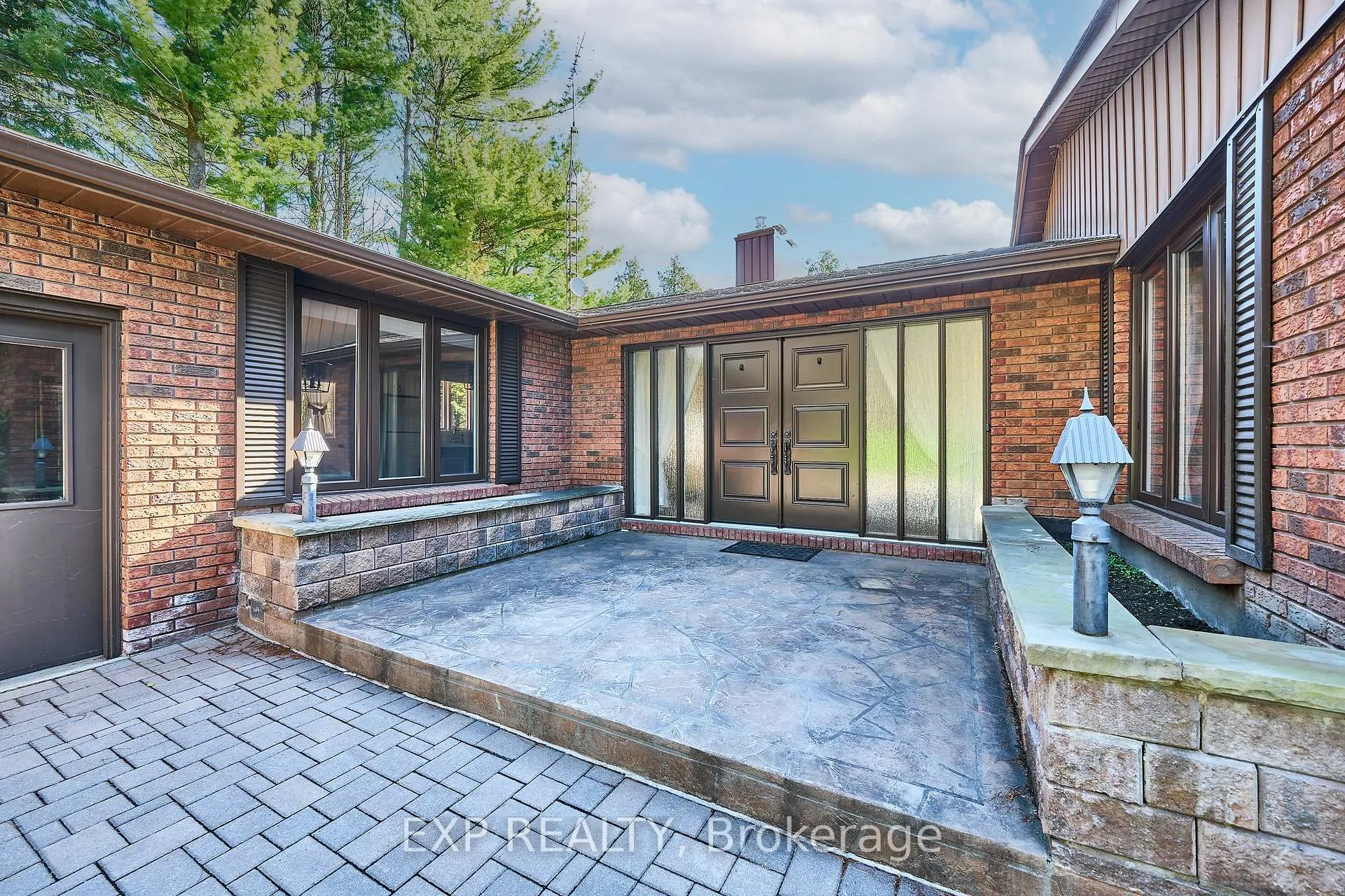 Photo 11 of 7985 Cedarbrook Trail, Whitby, Brooklin — HOMEH