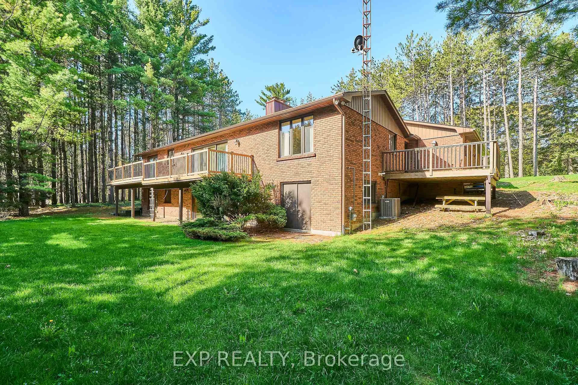 Photo 12 of 7985 Cedarbrook Trail, Whitby, Brooklin — HOMEH