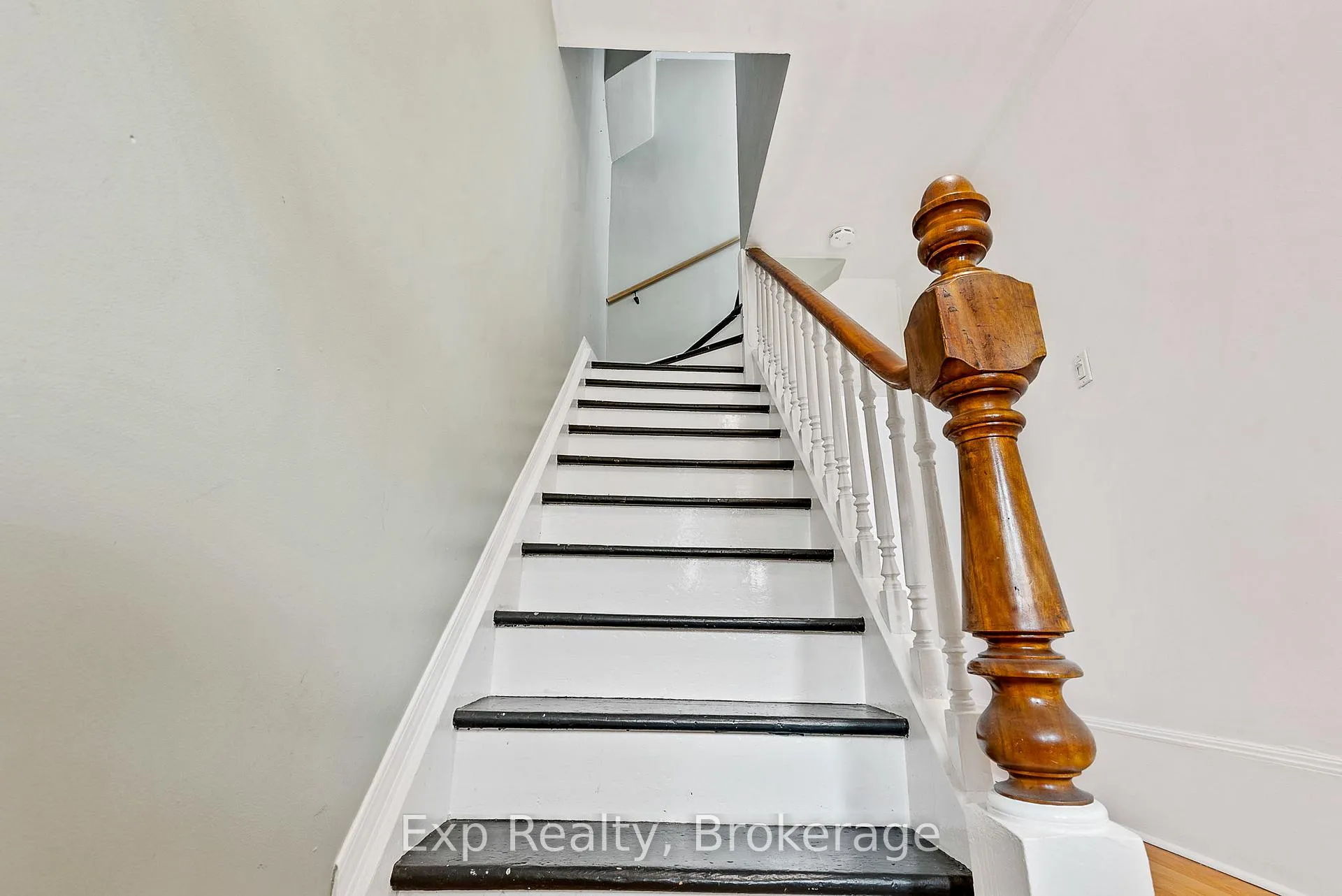 Photo 20 of 584 Maiden Lane, Peterborough, Town Ward 3 — HOMEH