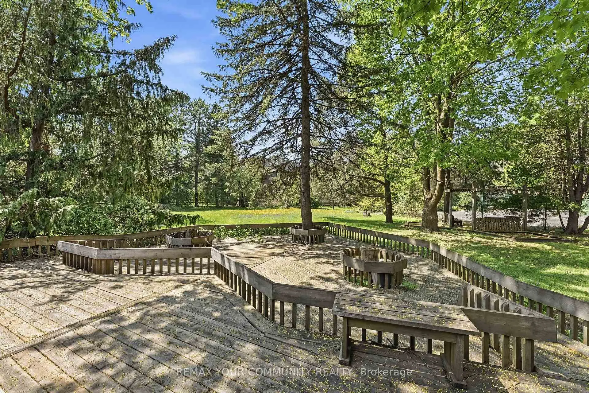 Photo 15 of 30 Crossley Court, King, King City — HOMEH