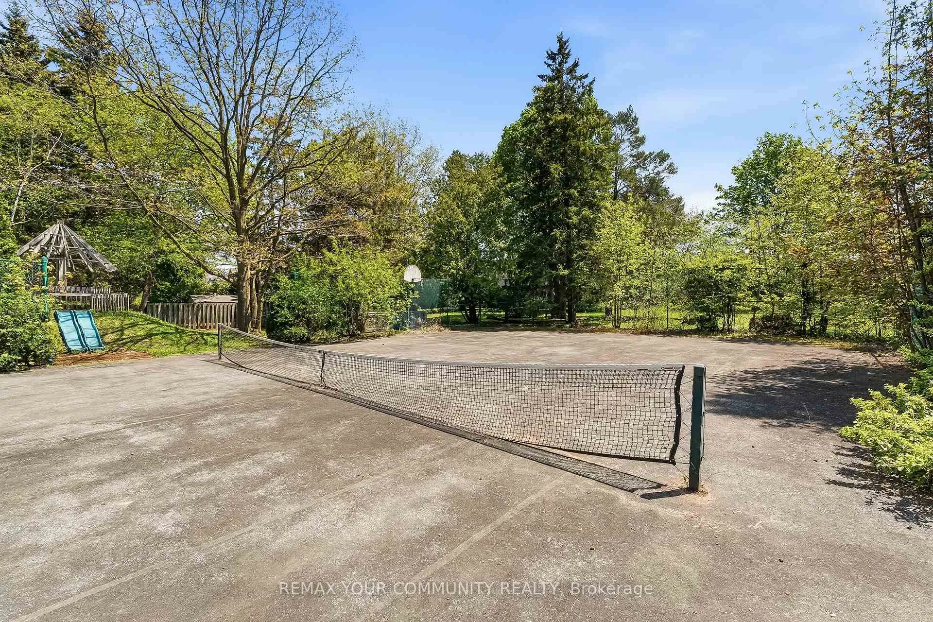 Photo 17 of 30 Crossley Court, King, King City — HOMEH