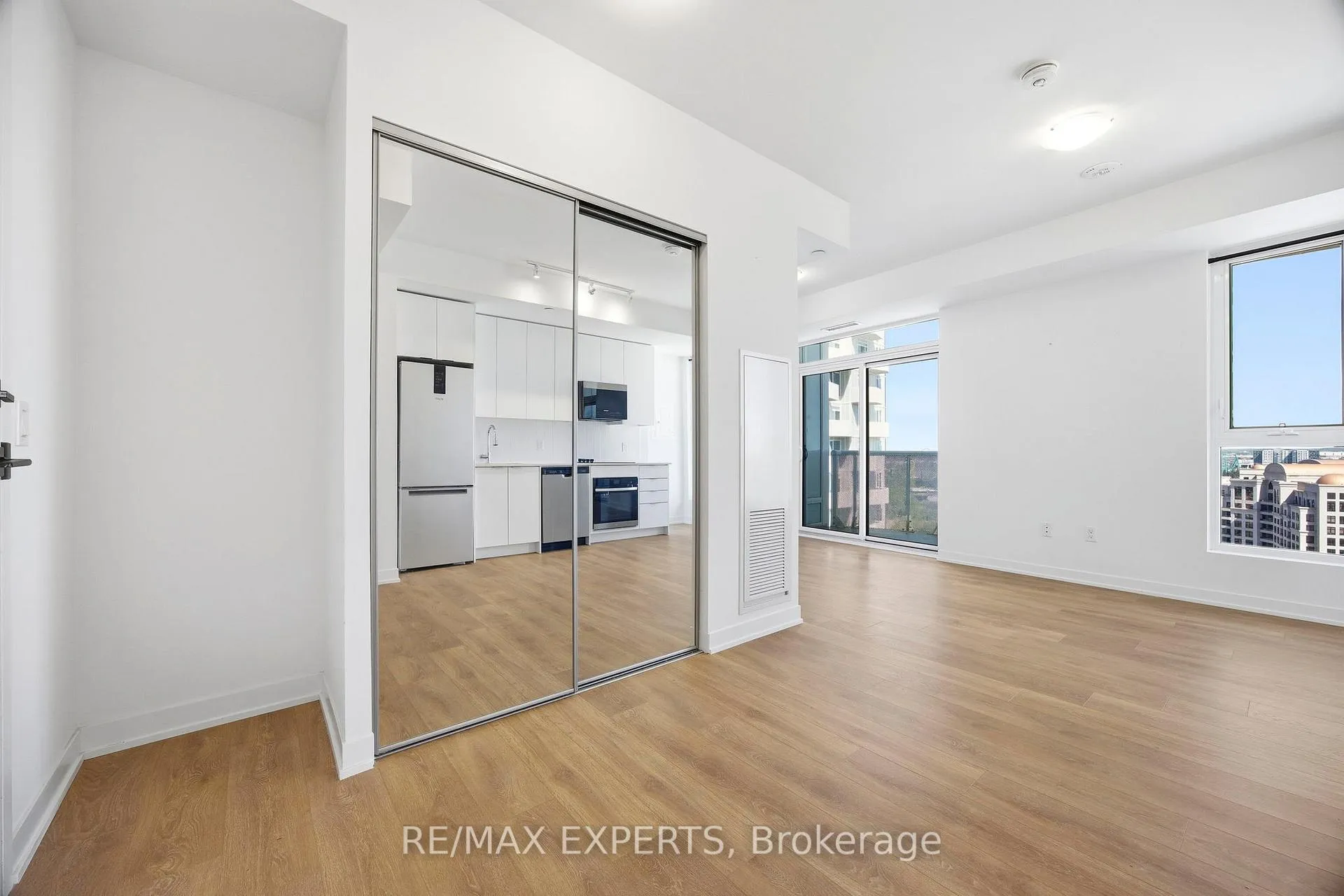 Photo 6 of Unit 2004, 474 Caldari Road, Vaughan, Concord — HOMEH
