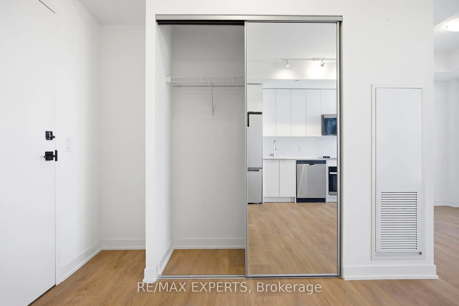Photo 7 of Unit 2004, 474 Caldari Road, Vaughan, Concord — HOMEH