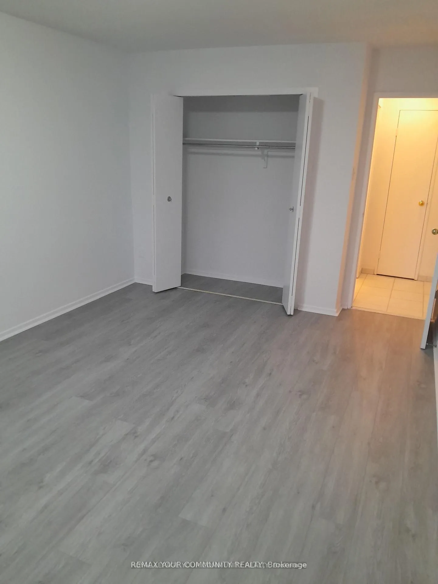 Photo 3 of Unit 404, 5 Frith Road, North York, Glenfield-Jane Heights — HOMEH