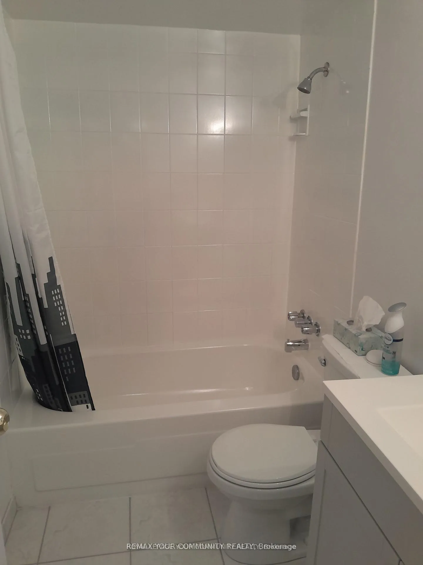 Photo 4 of Unit 404, 5 Frith Road, North York, Glenfield-Jane Heights — HOMEH