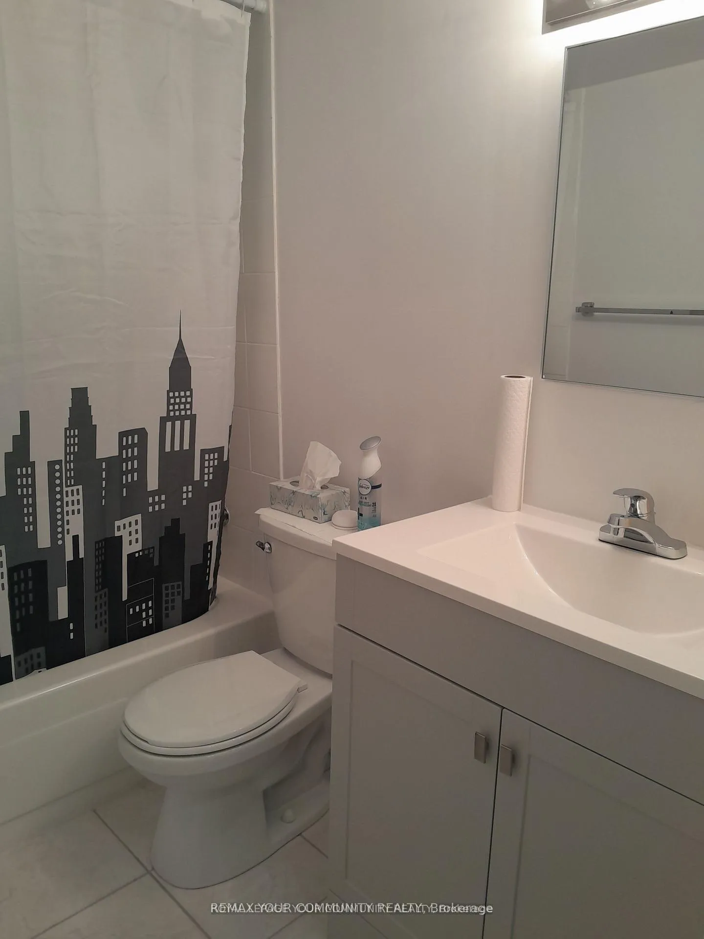 Photo 5 of Unit 404, 5 Frith Road, North York, Glenfield-Jane Heights — HOMEH