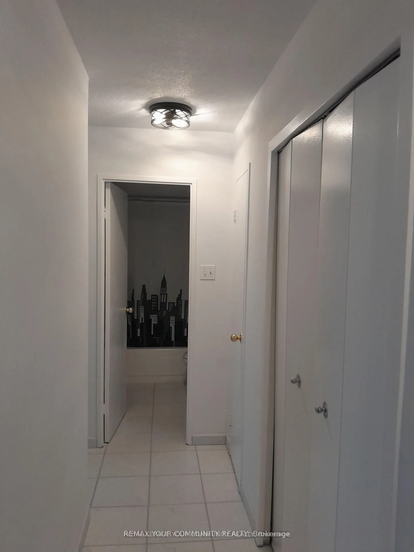 Photo 6 of Unit 404, 5 Frith Road, North York, Glenfield-Jane Heights — HOMEH