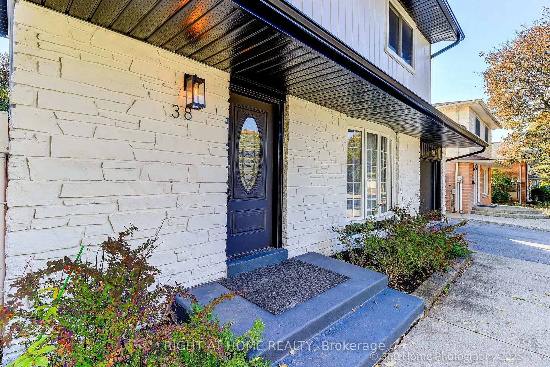 Photo 4 of 38 Culham Street, Oakville, College Park — HOMEH
