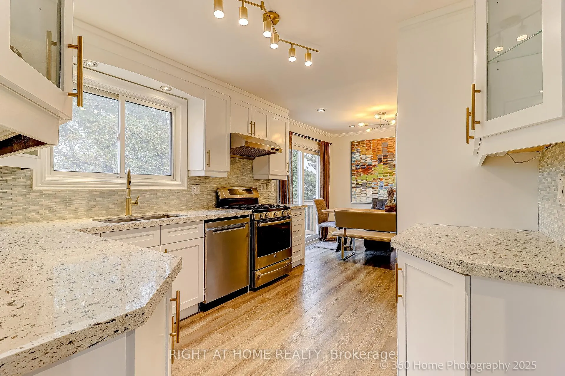 Photo 10 of 38 Culham Street, Oakville, College Park — HOMEH
