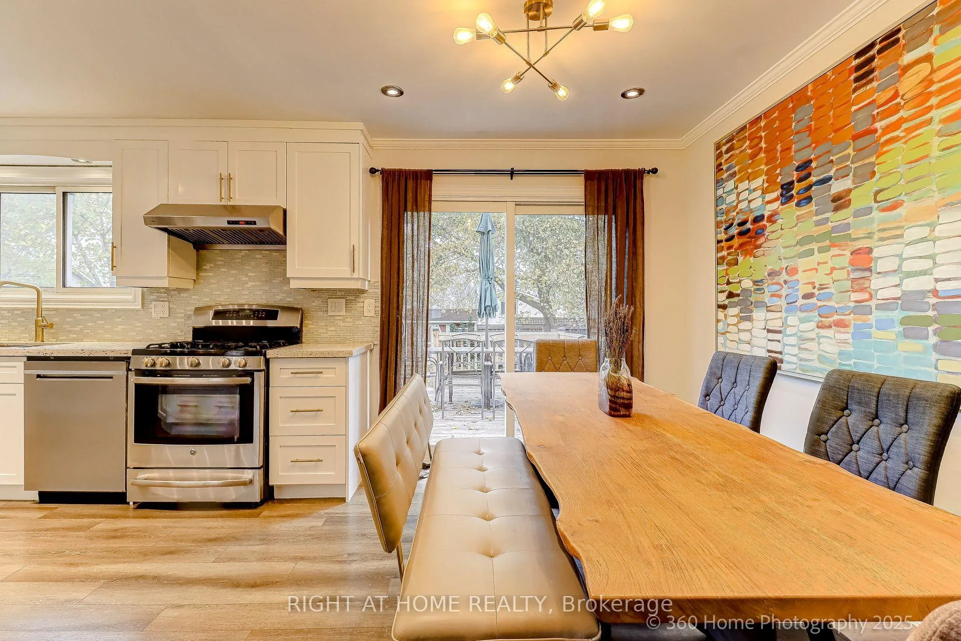 Photo 16 of 38 Culham Street, Oakville, College Park — HOMEH