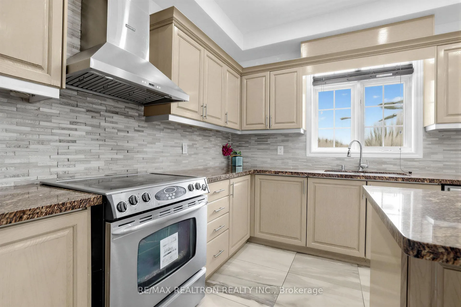 Photo 22 of 71 Plum Tree Circle, Markham, Cachet — HOMEH