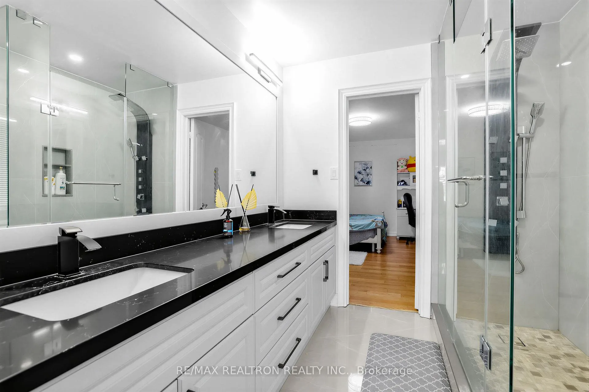 Photo 33 of 71 Plum Tree Circle, Markham, Cachet — HOMEH