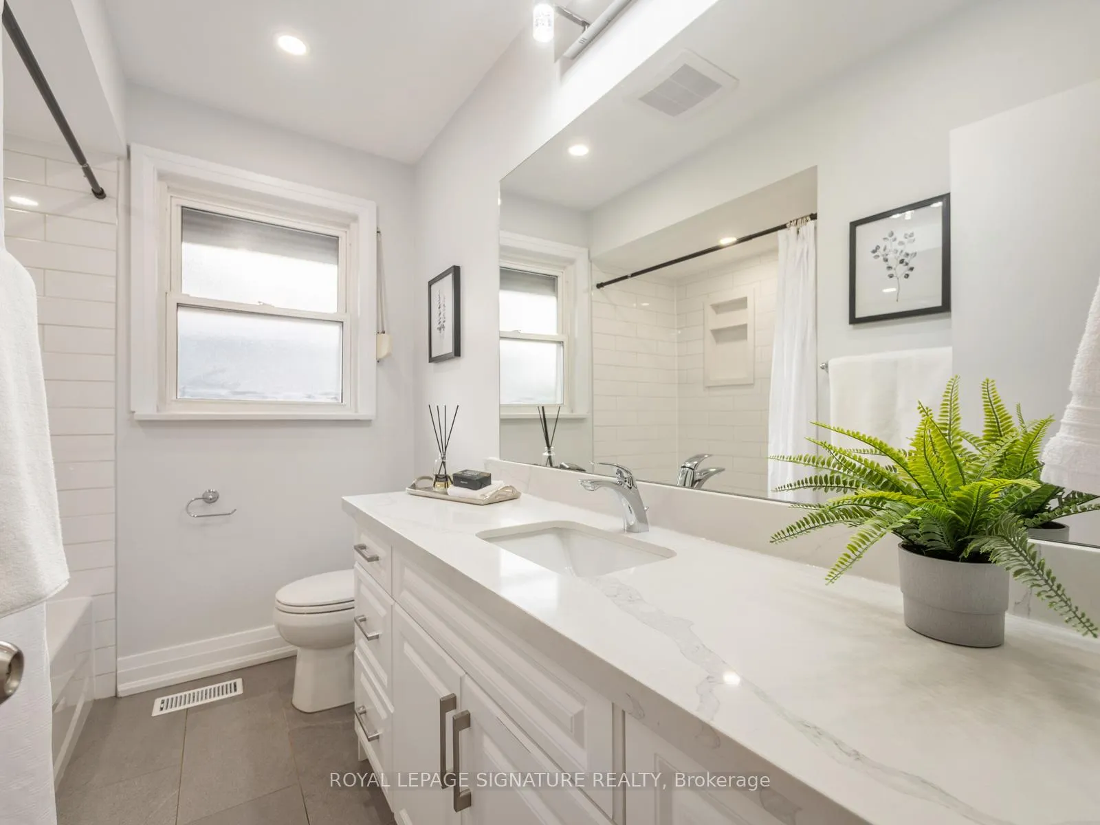 Photo 19 of 31 Birchard Street, Scarborough, Tam O'Shanter-Sullivan — HOMEH