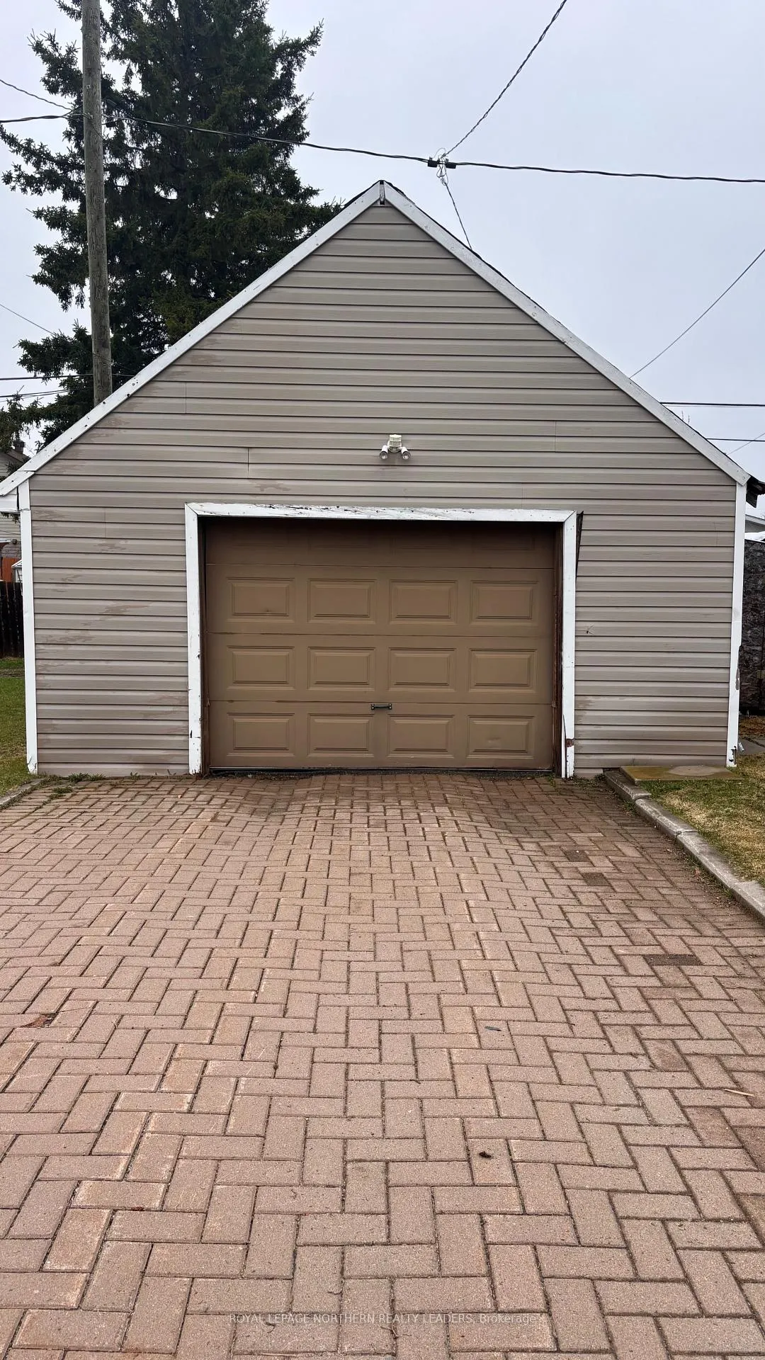 Photo 2 of 299 Third Avenue, Cochrane — HOMEH