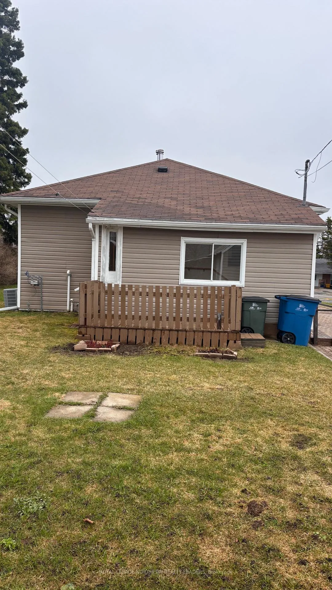 Photo 3 of 299 Third Avenue, Cochrane — HOMEH