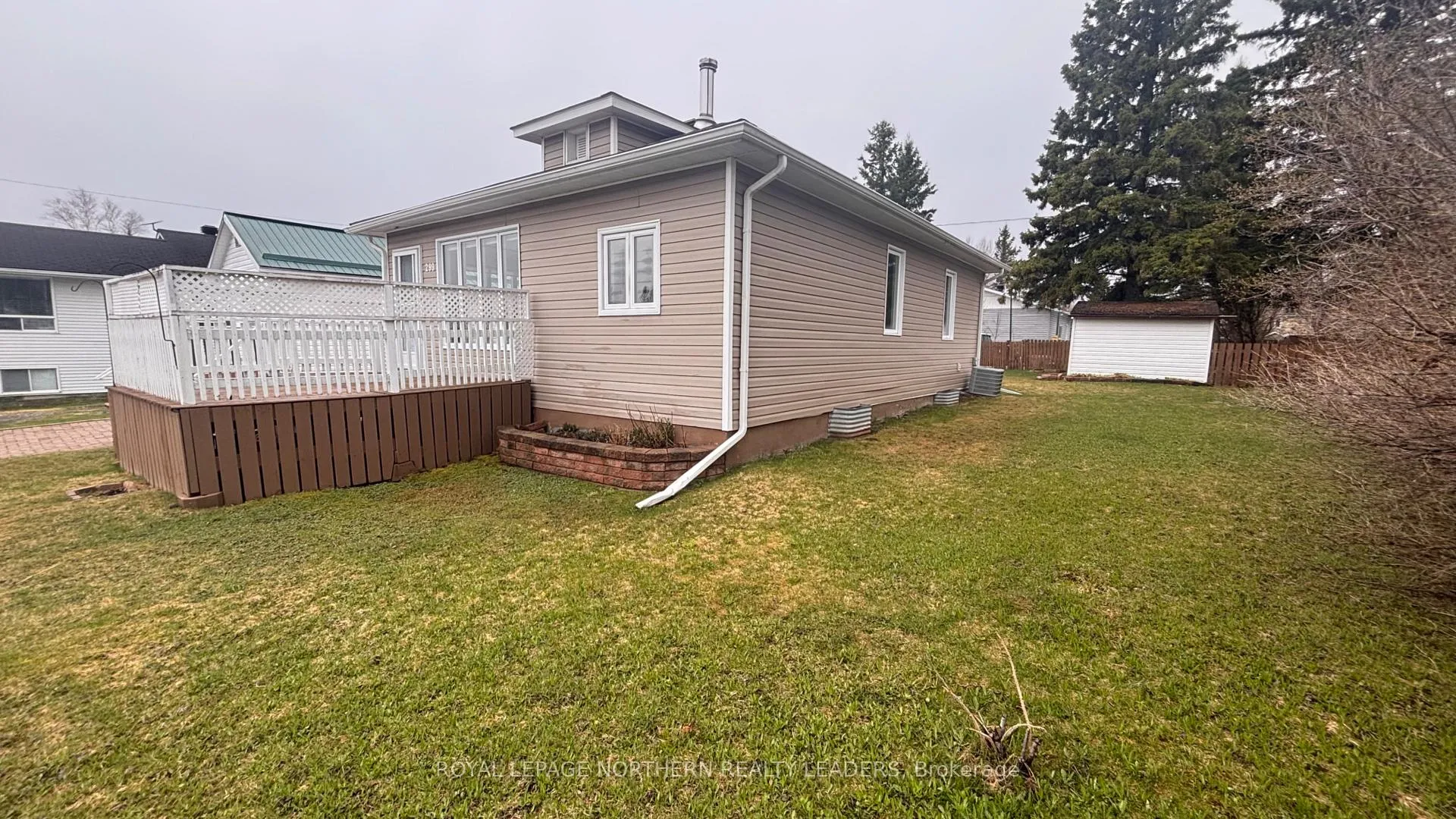 Photo 5 of 299 Third Avenue, Cochrane — HOMEH