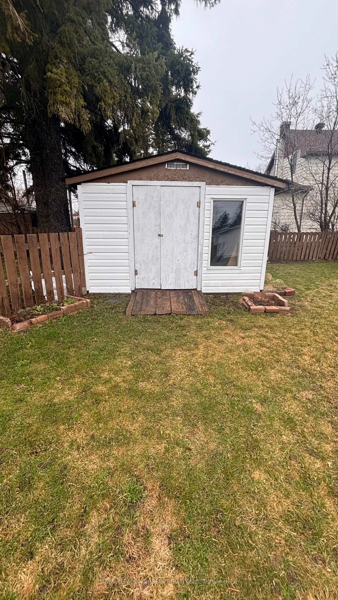 Photo 6 of 299 Third Avenue, Cochrane — HOMEH
