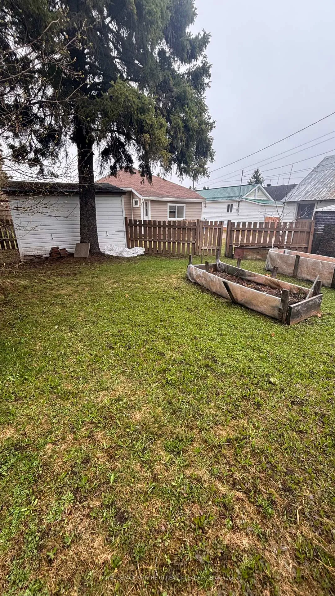 Photo 8 of 299 Third Avenue, Cochrane — HOMEH