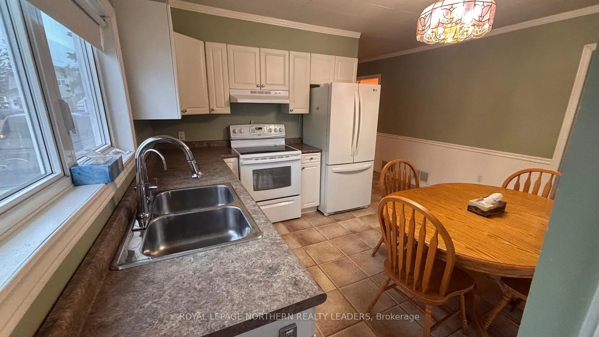 Photo 13 of 299 Third Avenue, Cochrane — HOMEH