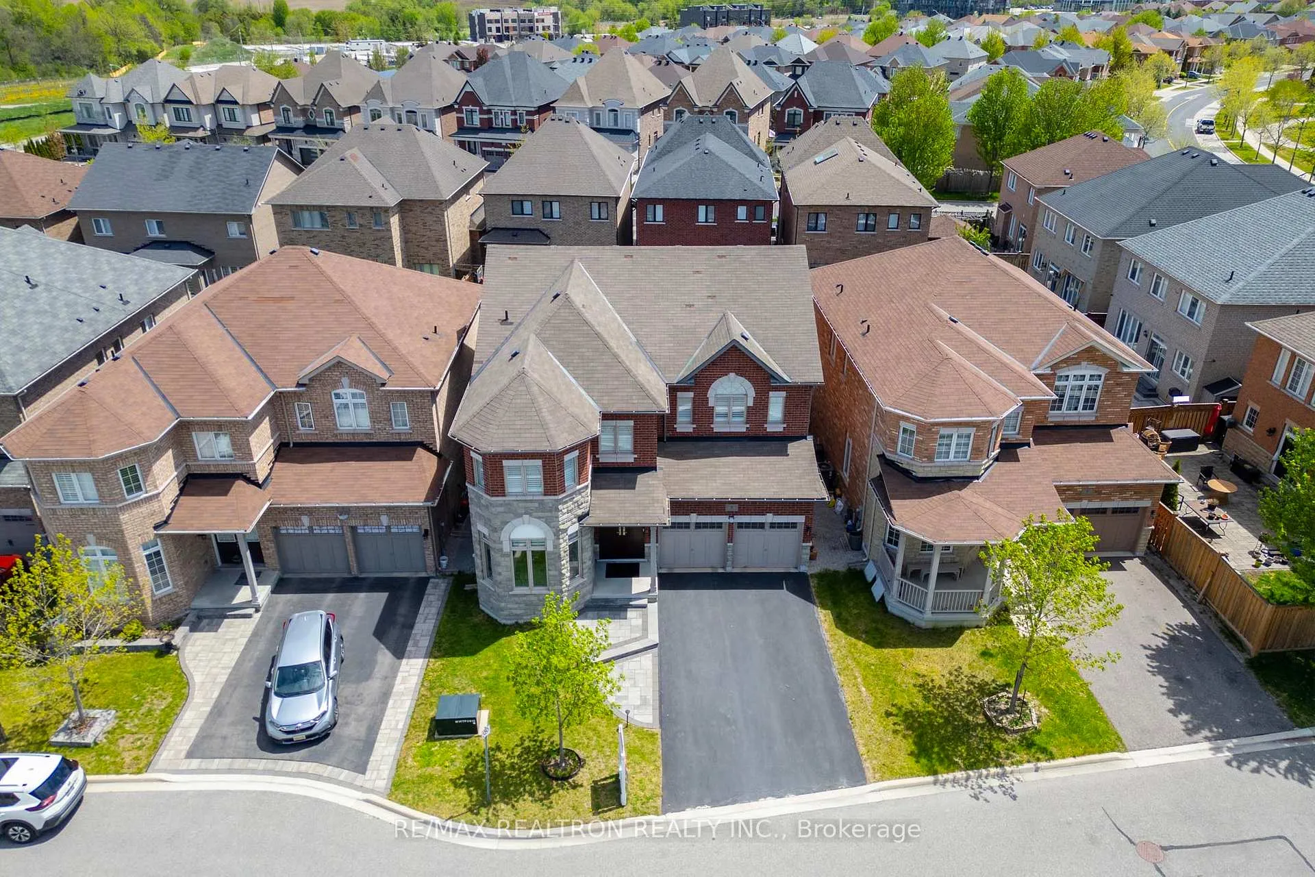 Photo 3 of 5 Warton Court, Markham, Greensborough — HOMEH