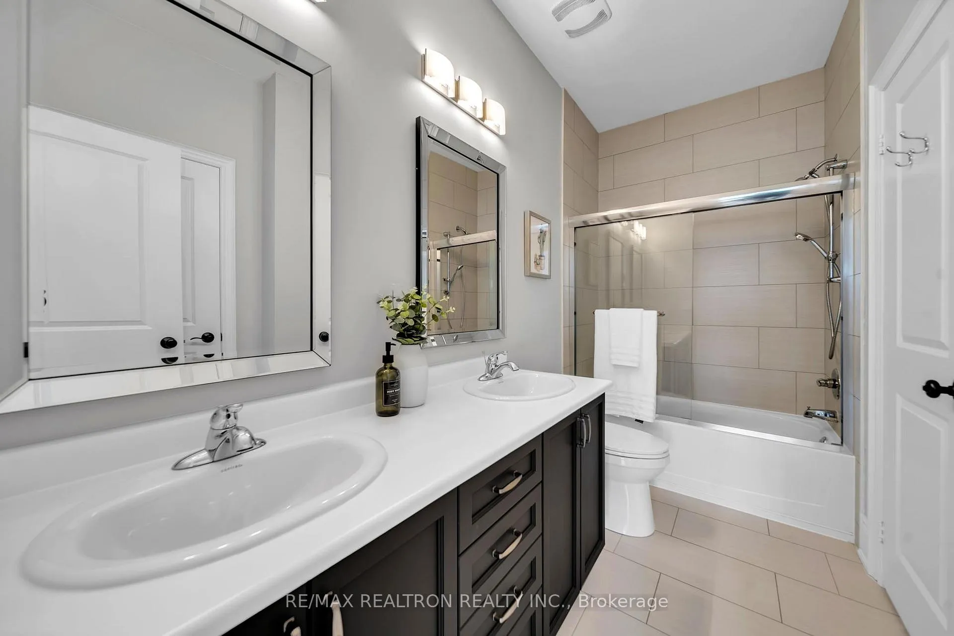 Photo 40 of 5 Warton Court, Markham, Greensborough — HOMEH